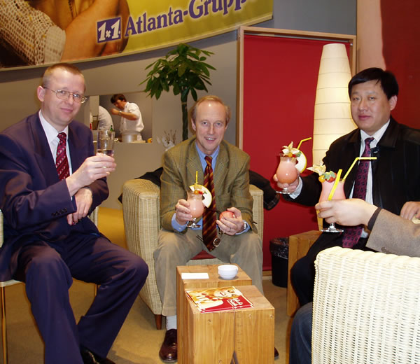 The chairman Guo Yusen had a cordial conversation with the DFM representatives The chairman Guo Yusen had a cordial conversation with the DFM representatives